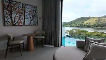 COLLEGARE HOTEL