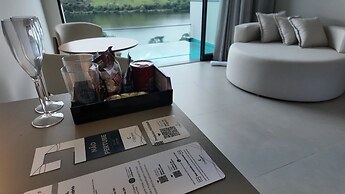 COLLEGARE HOTEL