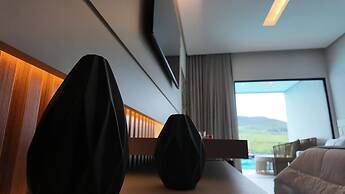 COLLEGARE HOTEL
