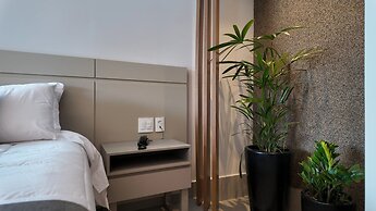 COLLEGARE HOTEL