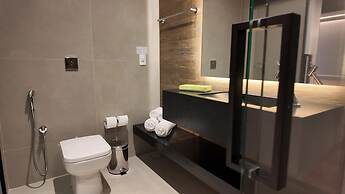 COLLEGARE HOTEL