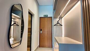 COLLEGARE HOTEL