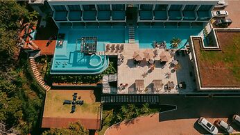 COLLEGARE HOTEL