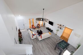 Hot Tub Foosball Fenced Yard Parking