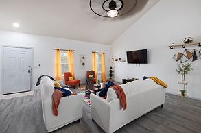 Hot Tub Foosball Fenced Yard Parking