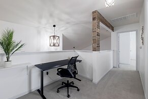 Hot Tub Foosball Fenced Yard Parking