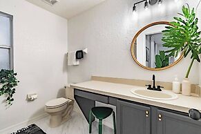 3BR Townhouse at Regal Palms: Pool & Disney Fun