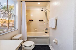 3BR Townhouse at Regal Palms: Pool & Disney Fun