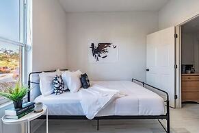 3BR Townhouse at Regal Palms: Pool & Disney Fun