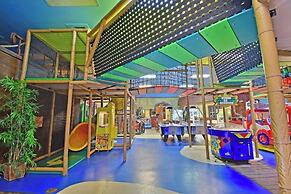 3BR Townhouse at Regal Palms: Pool & Disney Fun