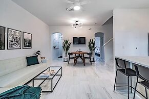 3BR Townhouse at Regal Palms: Pool & Disney Fun