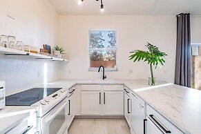 3BR Townhouse at Regal Palms: Pool & Disney Fun