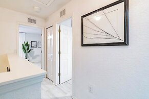3BR Townhouse at Regal Palms: Pool & Disney Fun