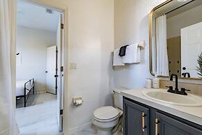 3BR Townhouse at Regal Palms: Pool & Disney Fun