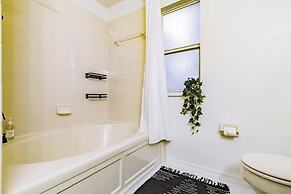 3BR Townhouse at Regal Palms: Pool & Disney Fun