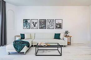 3BR Townhouse at Regal Palms: Pool & Disney Fun