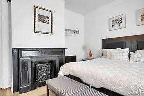 Spacious 3BR Detroit Apt Sleeps 7 + Wifi