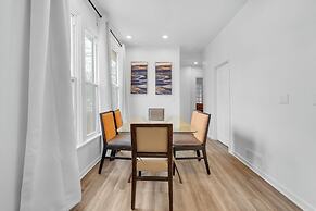 Spacious 3BR Detroit Apt Sleeps 7 + Wifi
