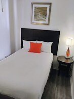 Spacious 3BR Detroit Apt Sleeps 7 + Wifi