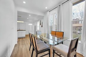 Spacious 3BR Detroit Apt Sleeps 7 + Wifi