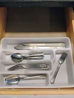 Spacious 3BR Detroit Apt Sleeps 7 + Wifi