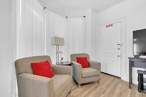 Spacious 3BR Detroit Apt Sleeps 7 + Wifi