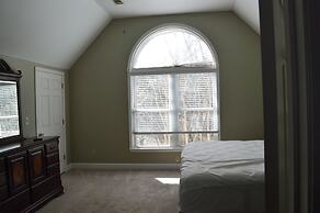 5 BR House Lake Retreat w/ Hot Tub, Sleeps 12