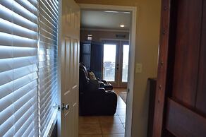 5 BR House Lake Retreat w/ Hot Tub, Sleeps 12