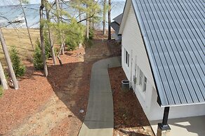 5 BR House Lake Retreat w/ Hot Tub, Sleeps 12