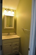 5 BR House Lake Retreat w/ Hot Tub, Sleeps 12