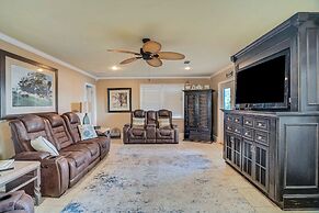 5 BR House Lake Retreat w/ Hot Tub, Sleeps 12