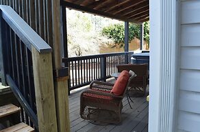 5 BR House Lake Retreat w/ Hot Tub, Sleeps 12