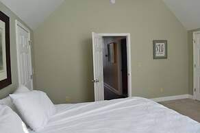 5 BR House Lake Retreat w/ Hot Tub, Sleeps 12