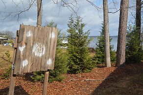 5 BR House Lake Retreat w/ Hot Tub, Sleeps 12