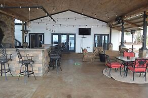 5 BR House Lake Retreat w/ Hot Tub, Sleeps 12