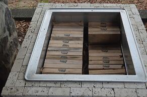 5 BR House Lake Retreat w/ Hot Tub, Sleeps 12