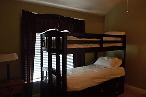 5 BR House Lake Retreat w/ Hot Tub, Sleeps 12