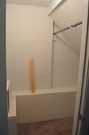 5 BR House Lake Retreat w/ Hot Tub, Sleeps 12