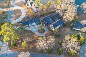 5 BR House Lake Retreat w/ Hot Tub, Sleeps 12