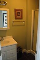 5 BR House Lake Retreat w/ Hot Tub, Sleeps 12