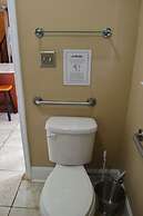 5 BR House Lake Retreat w/ Hot Tub, Sleeps 12