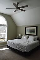 5 BR House Lake Retreat w/ Hot Tub, Sleeps 12