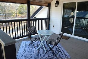 5 BR House Lake Retreat w/ Hot Tub, Sleeps 12