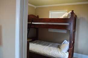 5 BR House Lake Retreat w/ Hot Tub, Sleeps 12