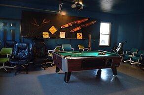 5 BR House Lake Retreat w/ Hot Tub, Sleeps 12