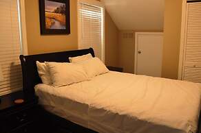 5 BR House Lake Retreat w/ Hot Tub, Sleeps 12