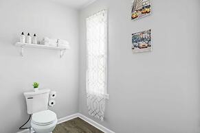 Downtown Detroit Gem 3 Bedrooms & Culture!