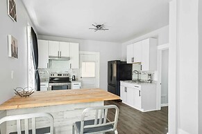 Downtown Detroit Gem 3 Bedrooms & Culture!
