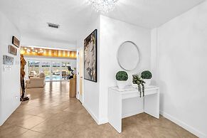 Family-friendly 5BR Home w/ Heated Pool & Parking