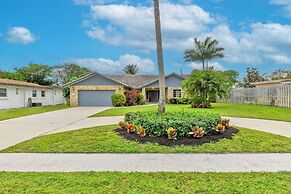 Family-friendly 5BR Home w/ Heated Pool & Parking